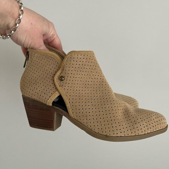 Adam Tucker by Me Too Tabbie booties size 7.5 - Picture 2 of 8